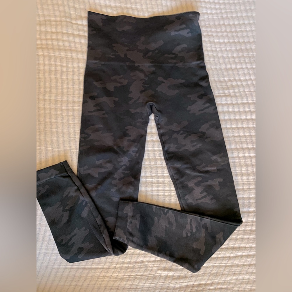 Spanx Seamless Leggings in Dark Camo